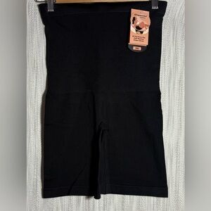 Essentials Black Shapewear